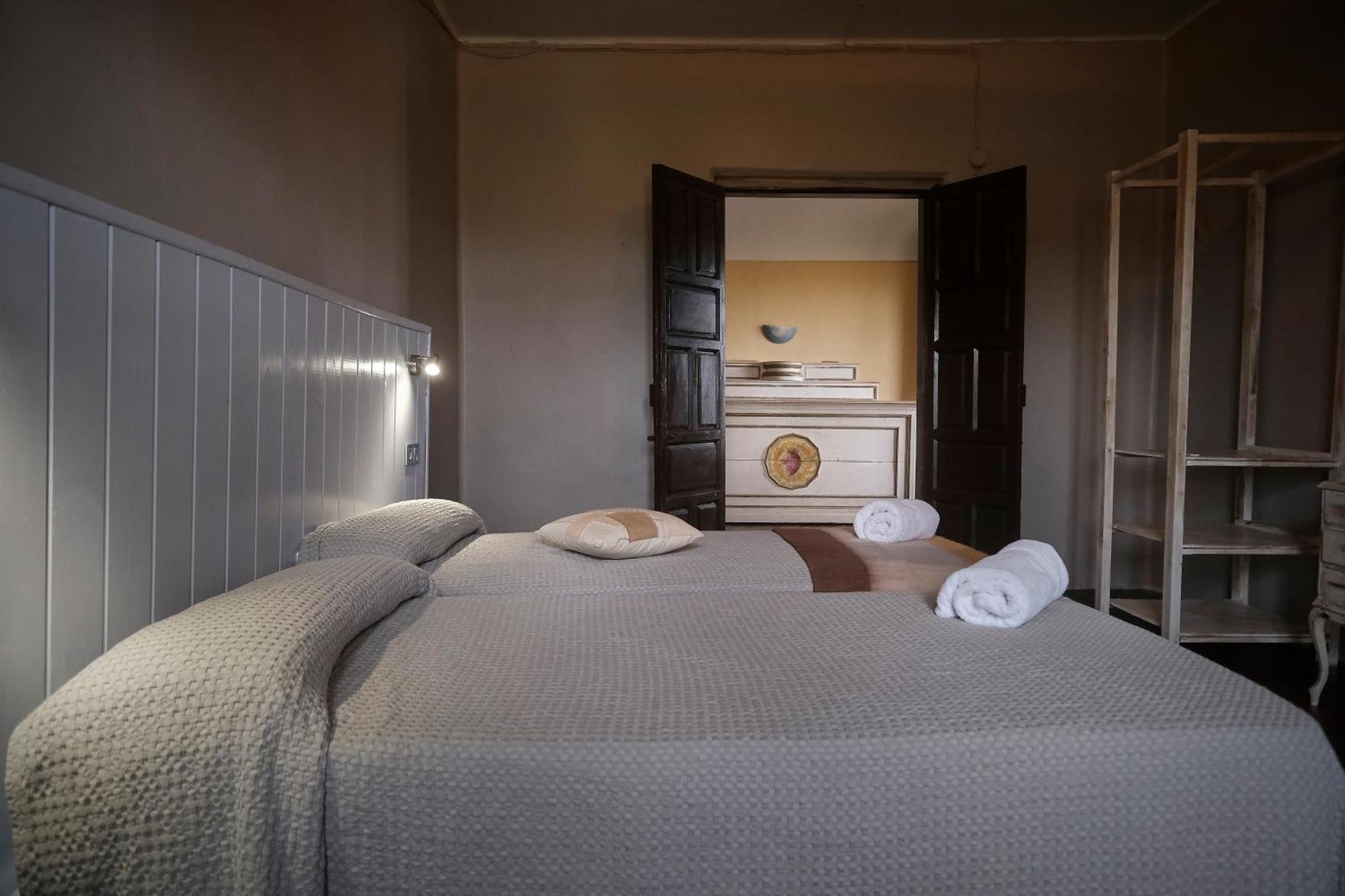 Palacio Conde De Aldana Con Piscina Entre Encinares Y Dehesas Holiday home *