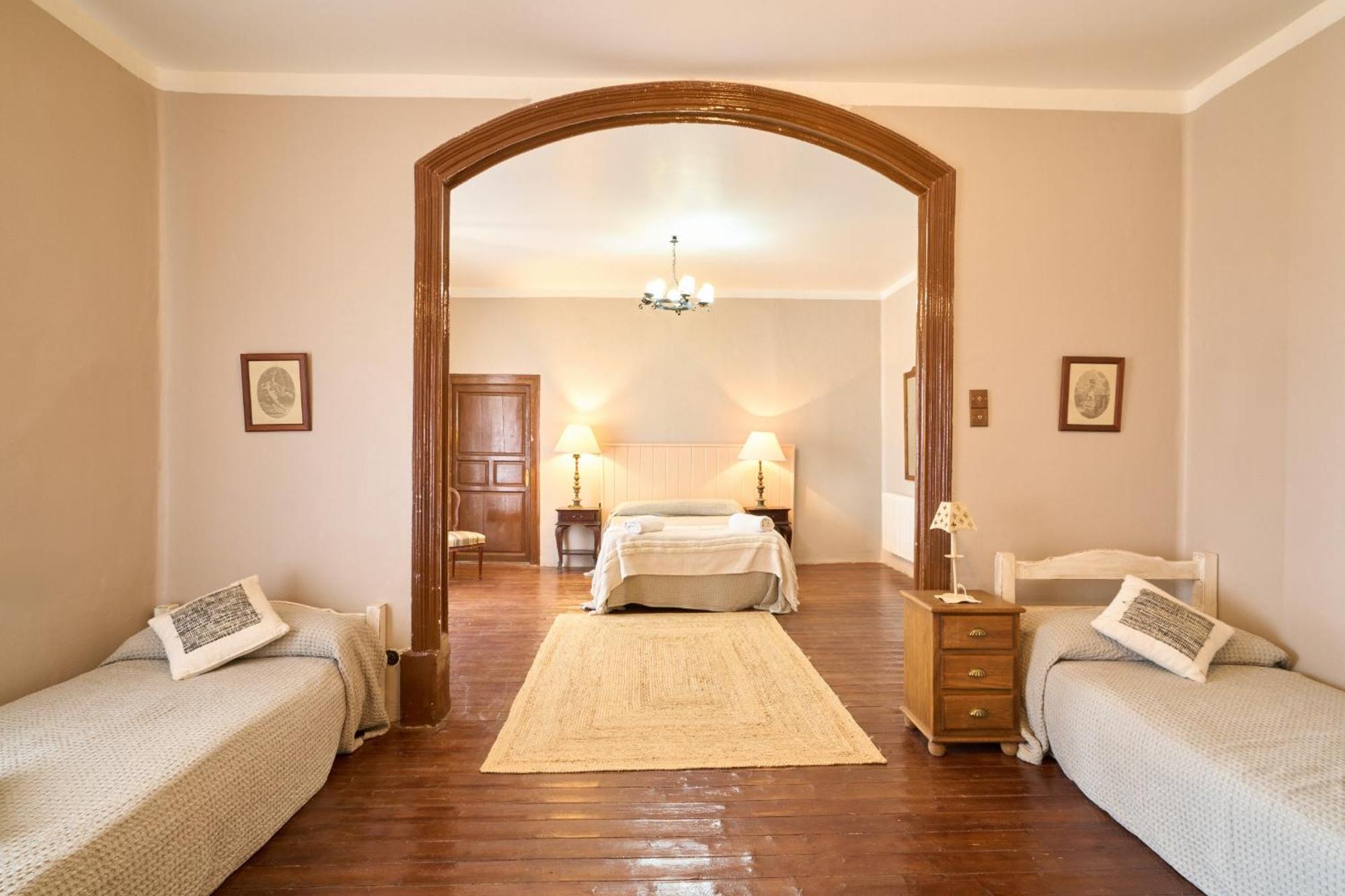Holiday home Palacio Conde De Aldana Con Piscina Entre Encinares Y Dehesas Terradillos